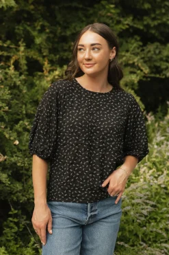 Dongguan Huoyoung Apparel Co Adrianne Top-Black Floral Best