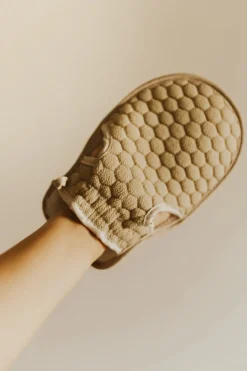 bronze bod Exfoliating Mitt Tan Hot