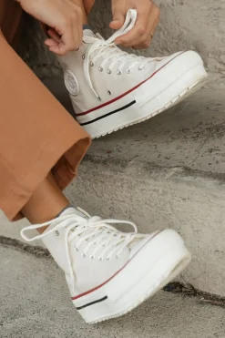Victoria Wallen Sneakers-Crudo Fashion