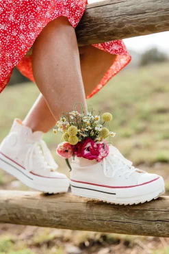 Victoria Wallen Sneakers-Crudo Fashion